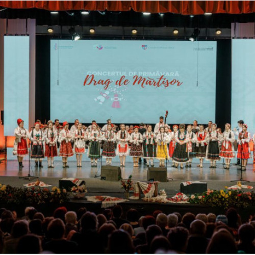 Folclorul încântă publicul la Concertul de primăvară &quot;Drag de Mărțișor&quot;