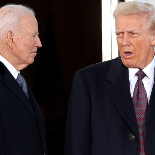 Donald Trump contestă valabilitatea gratierilor lui Joe Biden
