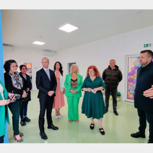 Primarul Florin Birta și Ministrul Cseke Attila, vizită la cea mai mare creșă din Oradea