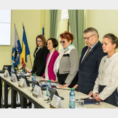 Ceremonie de decernare a Ordinului &quot;Palmes Academiques&quot; la Universitatea din Oradea