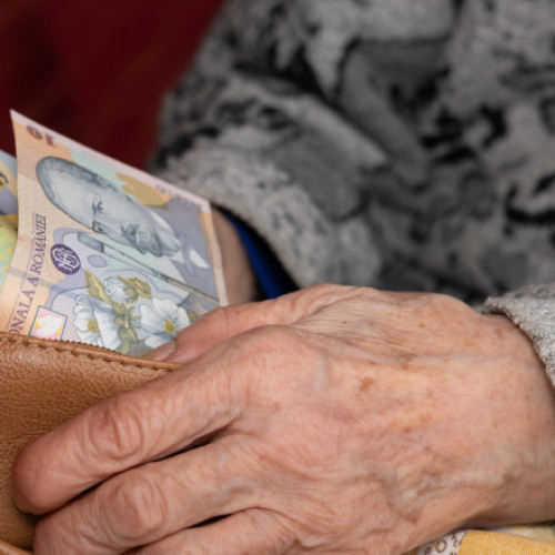 Aproximativ 463.000 de pensionari așteaptă recalcularea pensiilor