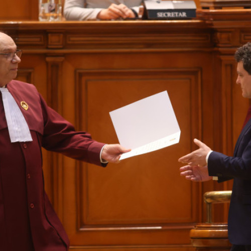 Protest în Parlament la ceremonia de învestitură a lui Nicușor Dan