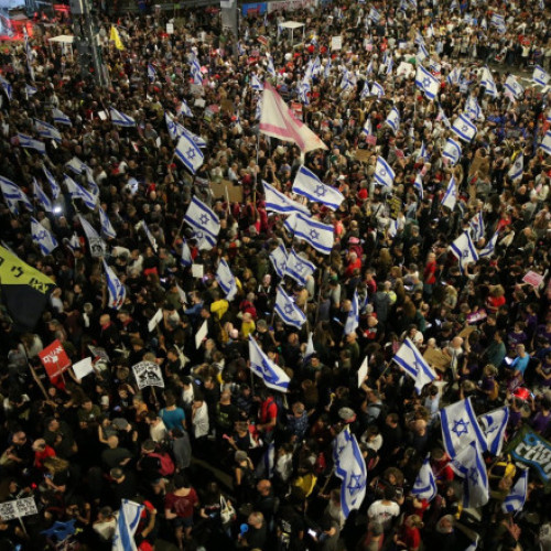 Mii de persoane protestează în Tel Aviv pentru eliberarea ostaticilor din Gaza