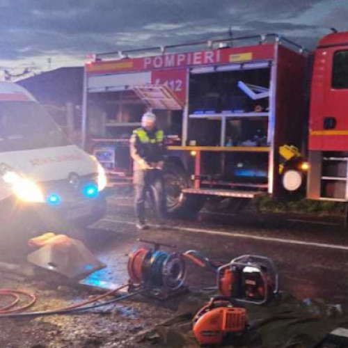Trei persoane, printre care un tânăr de 19 ani, au fost grav rănite după un accident rutier în Neamț
