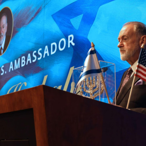 Ambasadorul american în Israel, Mike Huckabee, a criticat dur campania Franței pentru recunoașterea unui stat palestinian. Potrivit AFP, Huckabee a spus cu ironie că Parisul ar putea "rupe o bucată din Costa de Azur" pentru a crea un stat palestinian acolo, subliniind astfel opoziția sa față de această idee. El a afirmat că Franța are alte opțiuni și că nu trebuie să impună presiuni asupra unei națiuni suverane.