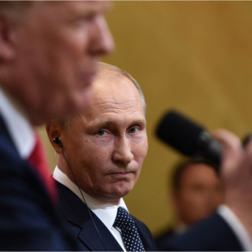 Rusia și Ucraina rămân departe de a ajunge la o înțelegere, iar negocierile directe de la Istanbul au eșuat din nou, notează digi24.ro. Potrivit sursei, Moscova s-a arătat foarte fermă, înmanând negociatorilor ucraineni un memorandum care reafirmă condițiile maximaliste și intransigente ale Rusiei. Acest document solicită Ucrainei să se retragă din patru regiuni anexate de Rusia, deși acestea nu au fost complet ocupate, și impune limite drastice asupra forțelor armate ucrainene.