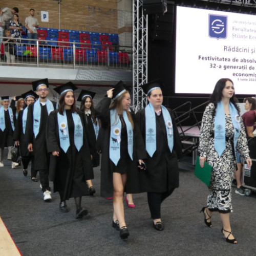 Absolvenții Facultății de Științe Economice din Oradea au marcat finalul studiilor într-o ceremonie emoționantă