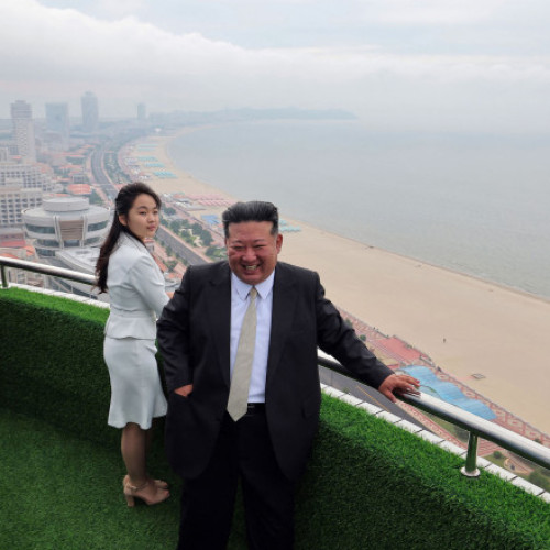 Foto Liderul Coreei de Nord a ajuns la Beijing, pentru parada militară organizată de Xi Jinping. Imagini inedite cu Kim, însoțit de fiica sa
